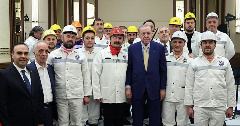 Fikren fosilleşmiş güruhun hezeyanlarına gülüp geçiyoruz