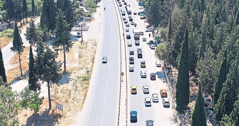 Karayollarında uzun kuyruklar oluştu