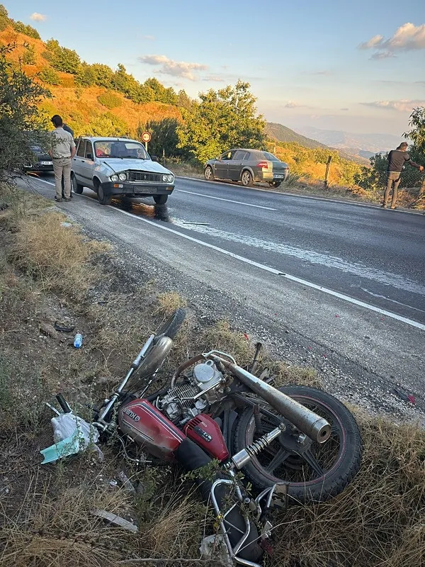 izmirde-feci-kaza-yol-kenarinda-bekliyordu-dehset-anindan-aci-haber-1789809020127.jpeg