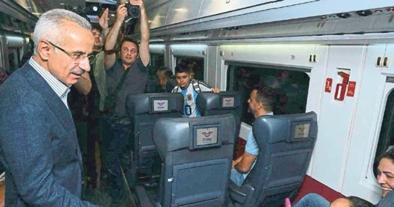 YHT’ler ara tatilde yolcu rekoru kırdı