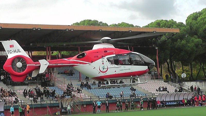 İzmir’deki amatör futbol ligi maçına hava ambulansı arası