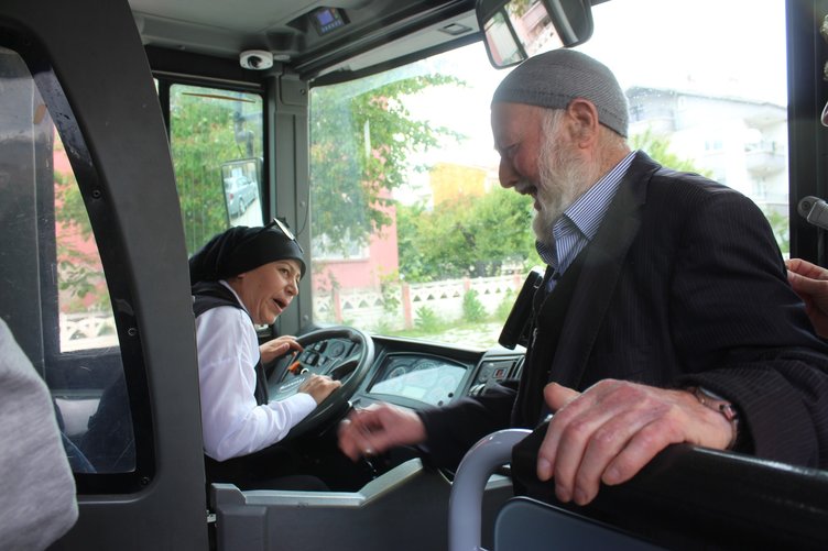 Afyonkarahisar’ın tek kadın otobüs şoförü: Şaziye Okumuş