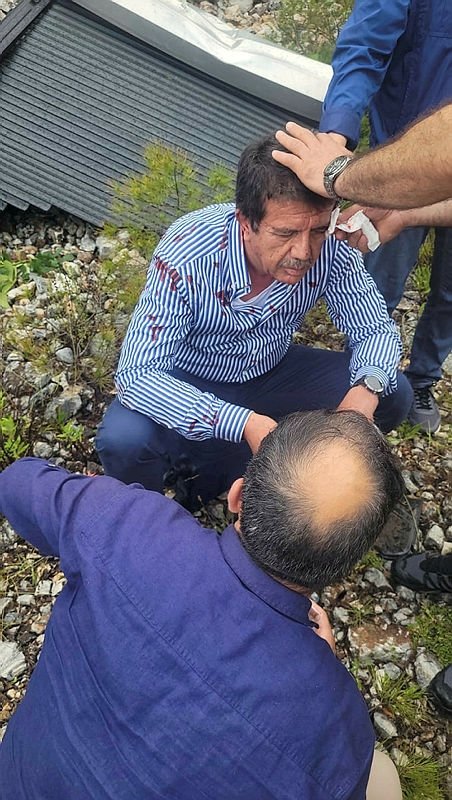 Eski Bakan Zeybekci kaza yaptı