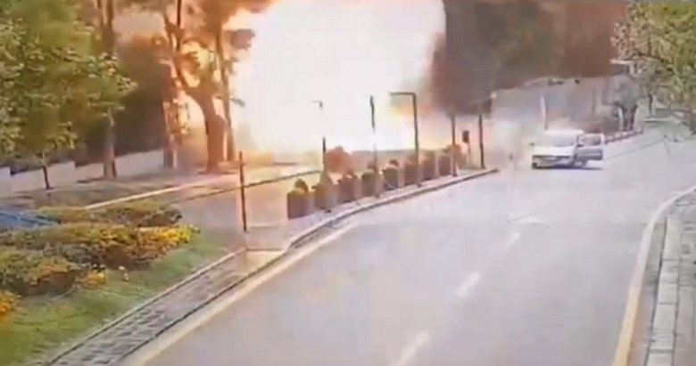 Ankara’da İçişleri Bakanlığı önündeki patlama anı kamerada