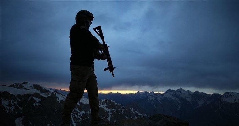 Ünlüler teröre lanet yağdırdı