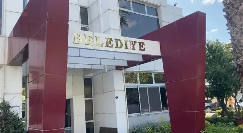 son-dakika-seferihisar-ve-balcova-belediyelerine-yolsuzluk-operasyonu-2-belediye-baskani-gozaltina-alindi-1782365080526.jpeg