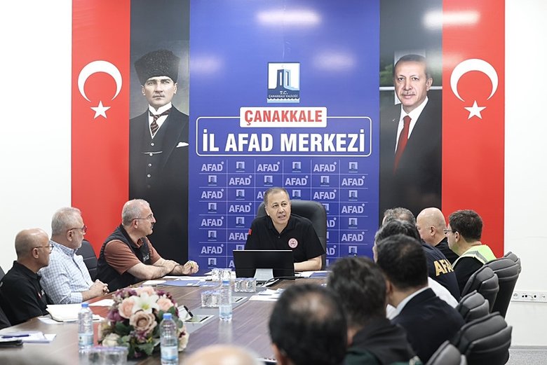 Çanakkale’deki orman yangınına ilişkin son durumu İçişleri Bakanı Yerlikaya duyurdu