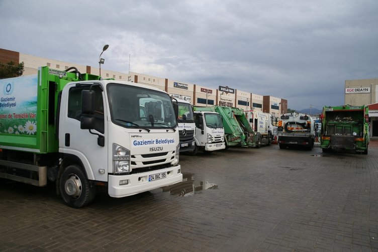 İzmir’in Gaziemir ilçesinde çöp toplama şirketi iş bıraktı