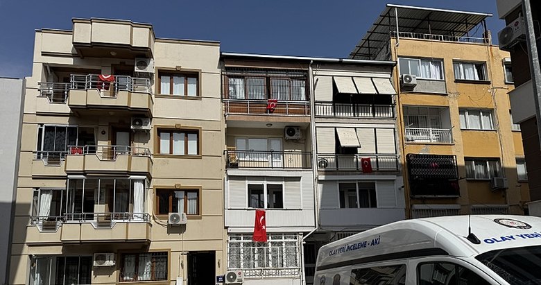 İzmir’de çatıdan apartman boşluğuna düşen 17 yaşındaki çocuk yaralandı