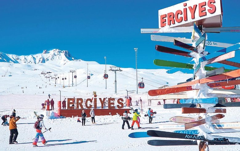 Tatil bitti şimdi yetişkinler için kayak zamanı