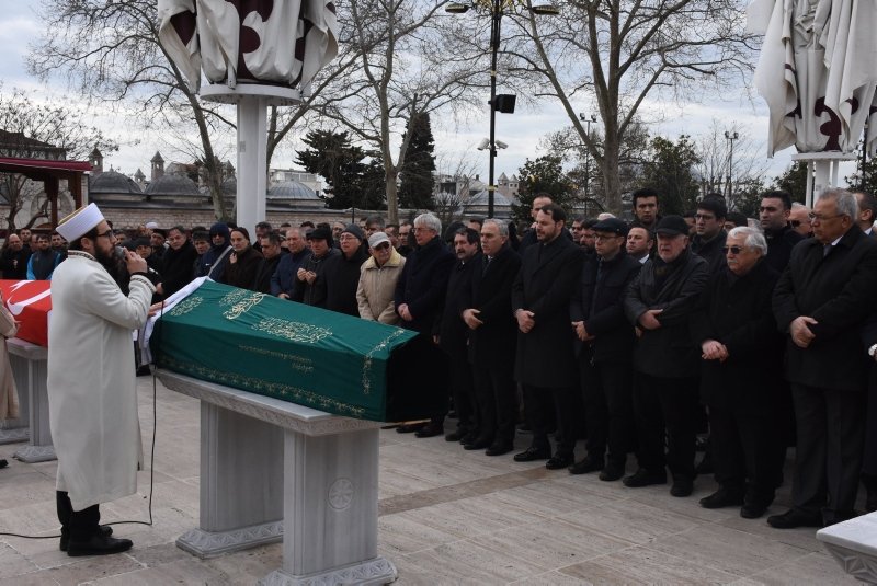 Hazine ve Maliye Bakanı Bakan Albayrak İ.Ü. Cerrahpaşa Rektörünün annesinin cenaze törenine katıldı