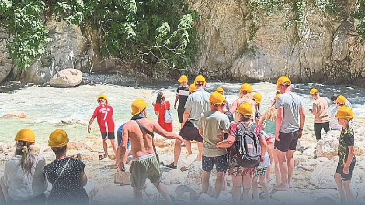 Saklıkent Kanyonu’nda serin sulara koştular