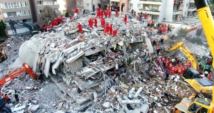 İzmir depreminde yıkılan Rıza Bey Apartmanı’na ilişkin 5 kişi hakkında yeni dava