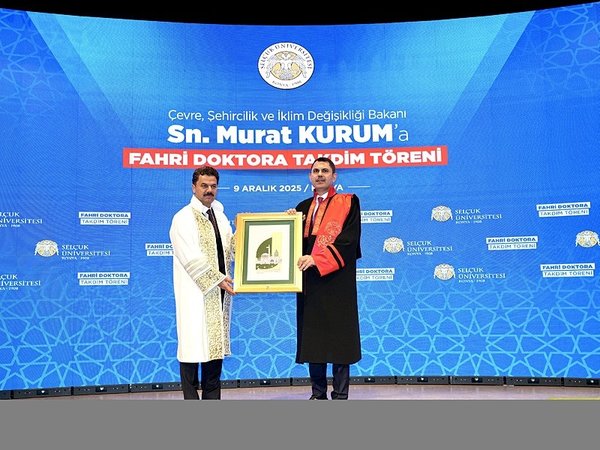 bakan-kuruma-selcuk-universitesinden-fahri-doktora-unvani-1765292577181.jpeg