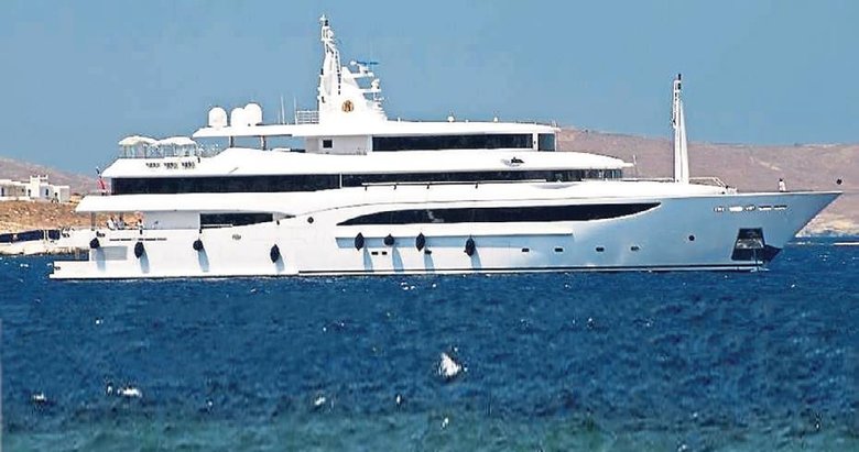 Maktum’un lüks yatı Marmaris’e demir attı