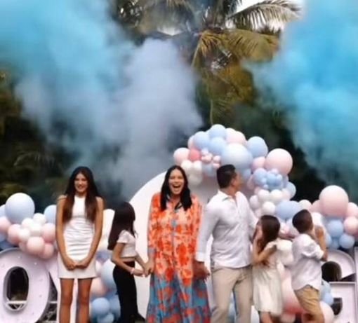 Ünlü model Adriana Lima bebeğinin cinsiyetini açıkladı