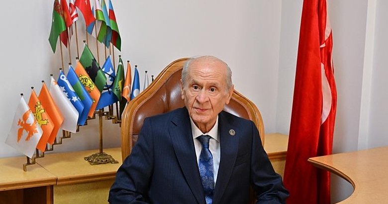 PKK, kendisini feshedip silahlarını teslim etmelidir