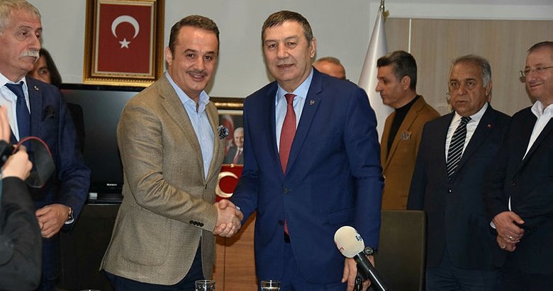 AK Parti’yi ziyaret eden MHP İl Başkanı Karataş: İzmir’de tatlı yarış yaşayacağız