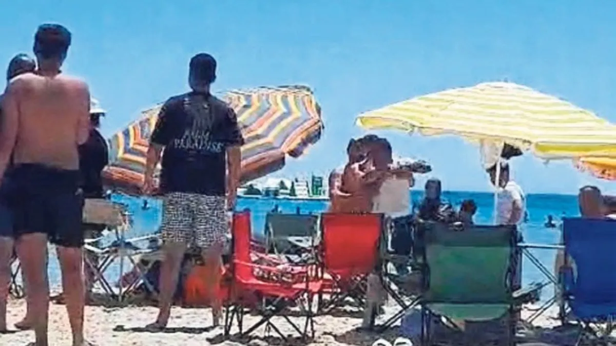 Çeşme’de “Şemsiyeni açamazsın” kavgası