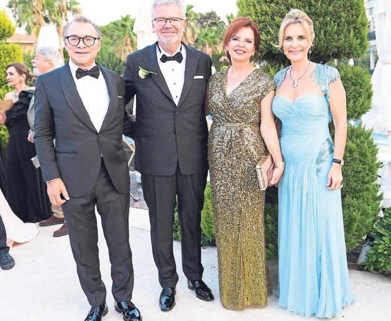 İpek Gül ile Nail’i yalnız bırakmadılar