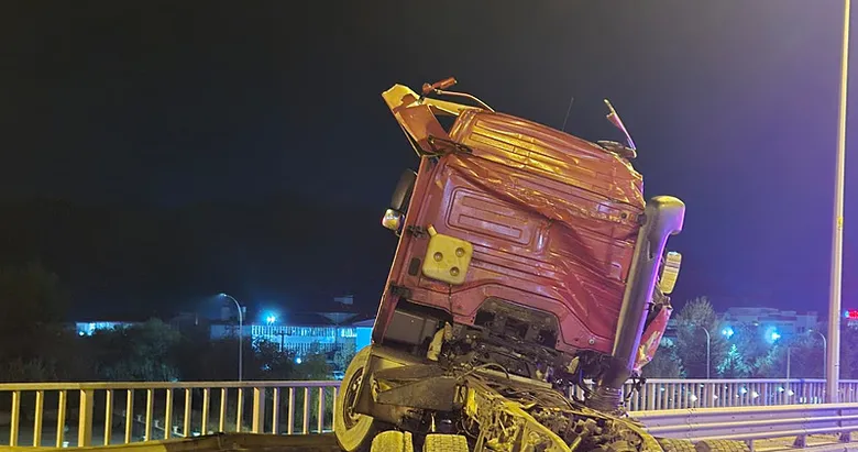 Afyon’da TIR dehşet saçtı!