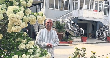 Camiyi çiçek bahçesine çevirdi