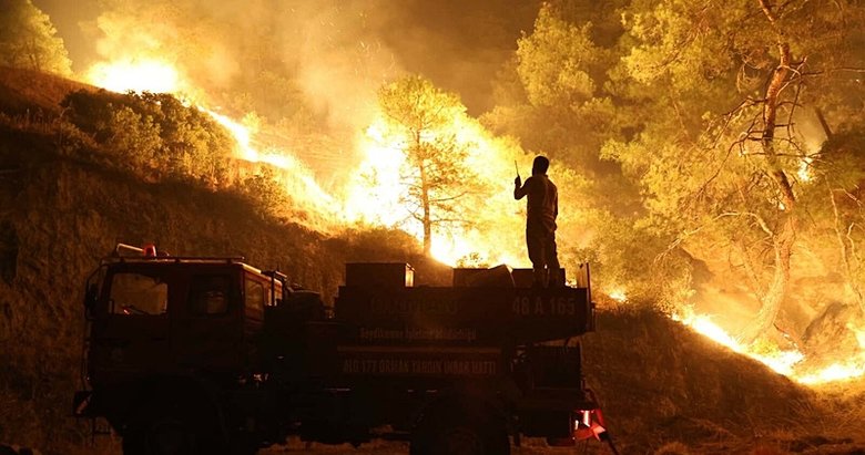 Buldan’da alevlerle mücadele sürüyor
