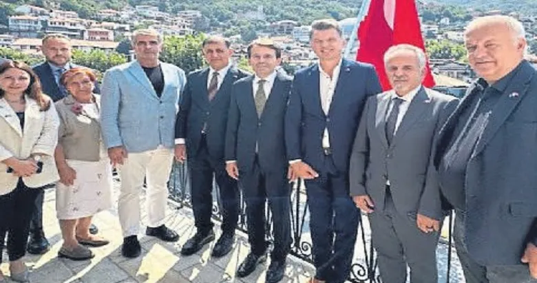 İzmir ile Kosova için iş birliği kapısı aralandı