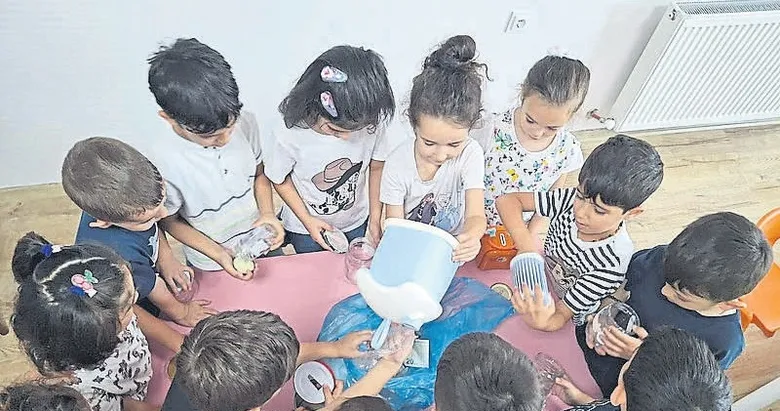 Miniklerin kumbaraları yetim çocuklar için açıldı