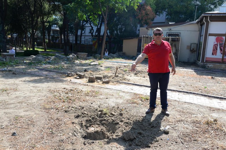 Menemen’de ağaçların kesildiği parkta inşaat başladı