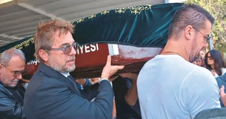 Engin Altan Düzyatan babasını toprağa verdi
