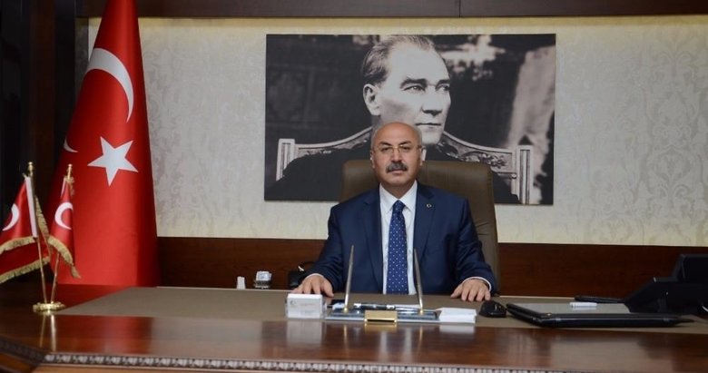 İzmir Valisi Köşger, İzmirlileri evlerinden saat 21.00’de İstiklal Marşı okumaya davet etti
