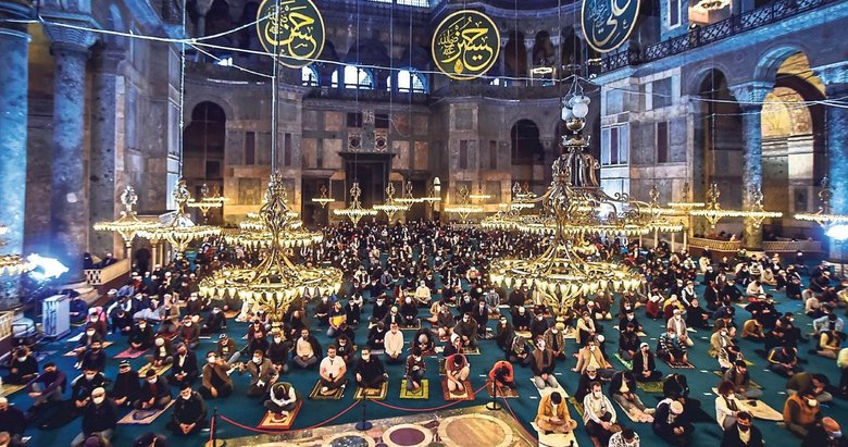 Ayasofya’da 87 yıl sonra ilk bayram namazı