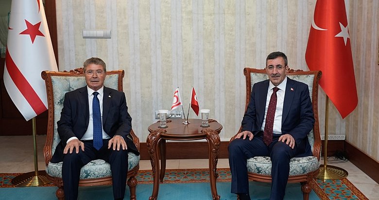 Cumhurbaşkanı Yardımcısı Cevdet Yılmaz, KKTC Başbakanı Ünal Üstel ile görüştü