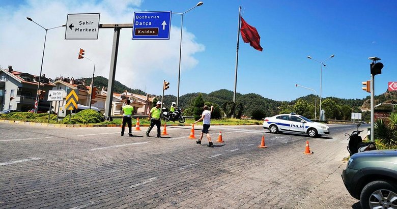 Marmaris - Datça yolu kapandı! Yangın sebebiyle geçişe izin verilmiyor