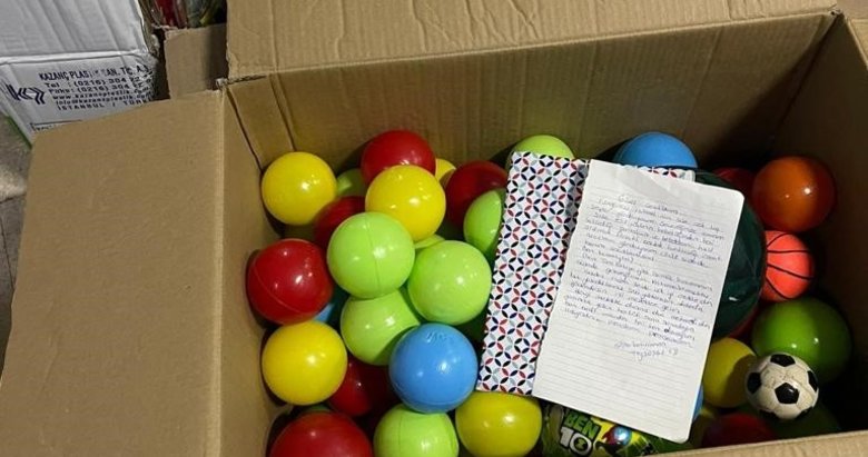 Süper kahraman teyzoştan depremzede çocuklara duygu dolu not!