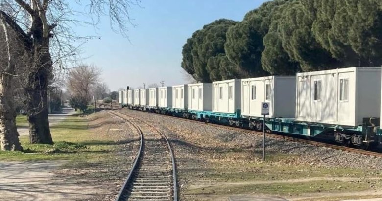 İzmir’deki konteynerler deprem bölgesine gönderildi