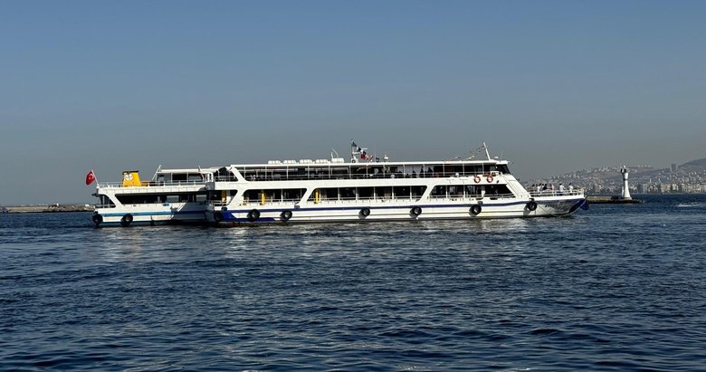 İzmir’de yolcu dolu vapur arızalandı! 80 yolcu böyle tahliye edildi