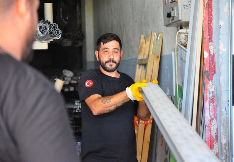 Biber satarken zabıta müdahale edince ağlamıştı! O görüntüleri sonrası iş buldu