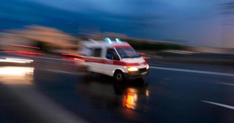 İzmir’de sokakta hareketsiz yatan kişi kaldırıldığı hastanede hayatını kaybetti