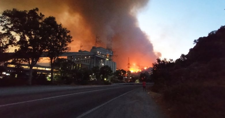 Muğla’da yangın termik santrale sıçradı, 10 mahalle tahliye edildi