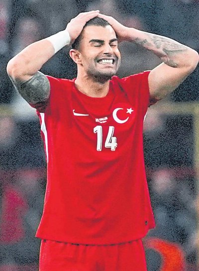 Ay-Yıldızlılar Karadağ’a bıraktı