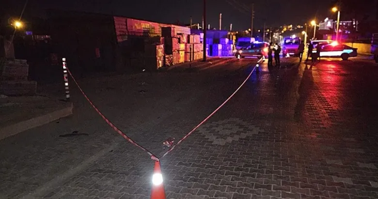 Çanakkale’de feci olay! Yolun karşısına geçmeye çalışan aileye otomobil çarptı: 1 ölü, 4 yaralı