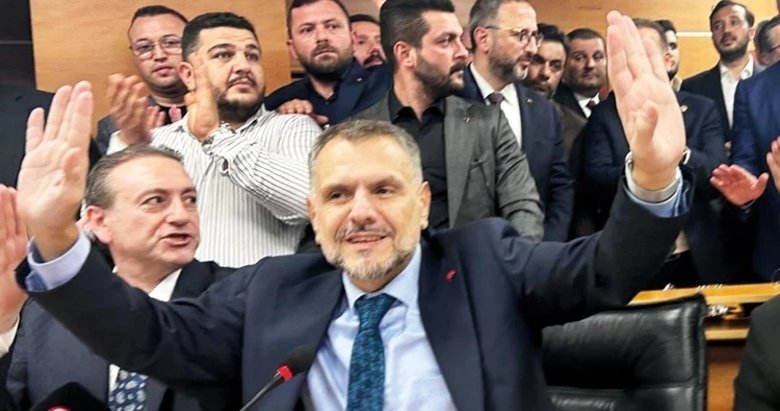 Olaylı seçim! Bayrampaşa Belediyesi oylamasında ortalık karıştı! İşte kazanan aday...