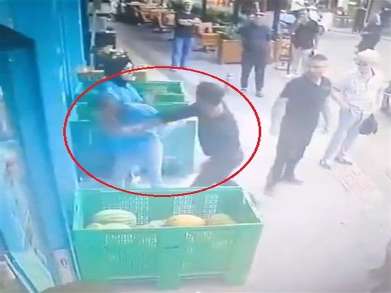 Eski sevgilisi markette dehşeti yaşattı! Yetmedi müşteriyi bıçakladı!