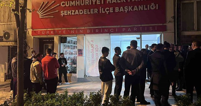 Yerine getirilmeyen iş vaadinin öfkesiyle CHP binasına saldırdı
