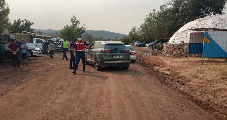 Yangın bölgesine giden yollarda jandarma denetimi