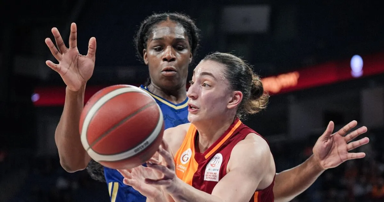 Fener ve Cim-Bom final aşkına parkede