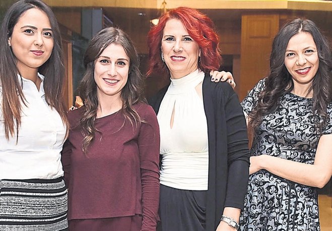 Yatsan Ailesi Yeni Yili Karsiladi Can Can Haberleri