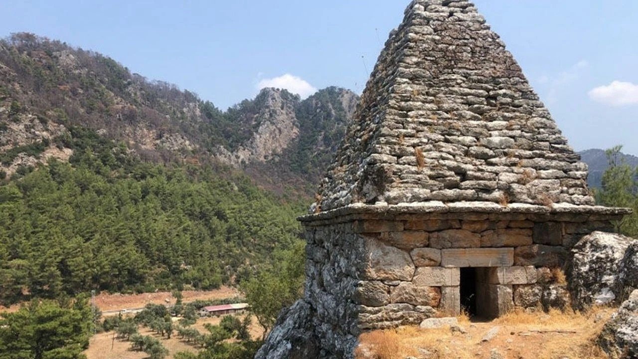 Tam 2 bin yıllık! Türkiye'de sadece o ayakta: Muğla Marmaris'te piramit mezar korunacak!